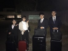 学園前にて（他社の研修生と共に）